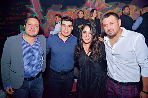 15012018 SE DIVIERTEN.  Julián, Óscar, Sofía y Daniel.