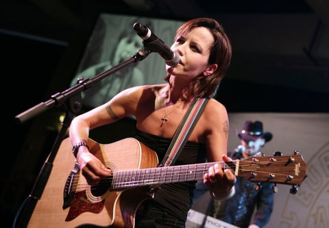 Dolores Mary Eileen O'Riordan Burton fue la vocalista de The Cranberries, una de las bandas más icónicas de los 90.