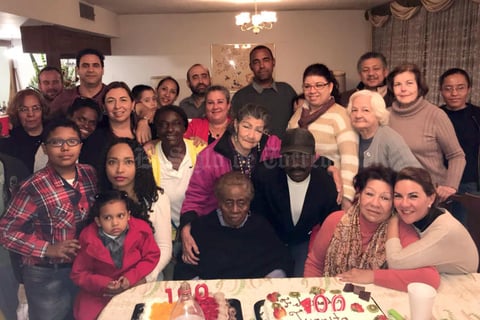 16012018 CUMPLE UN SIGLO.  Sra. Juana Núñez de Orta acompañada de familiares y amigos en su festejo de cumpleaños.