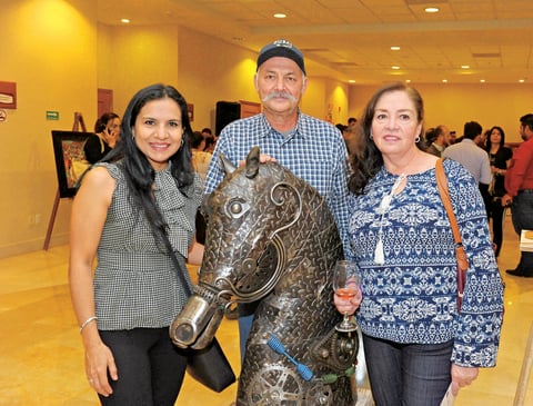 17012018 EN EXPO.  Adriana Camarillo, Salvador Montenegro y Natalia García.
