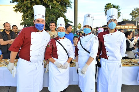 17012018 EN RECIENTE EVENTO.  Carlos Amador, Esmeralda, Paula y José.