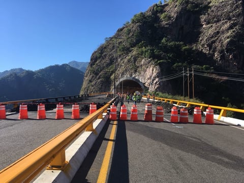 Incendio de pipa en la 'Súper' deja daños en puente