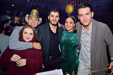19012018 ENTRE AMIGOS.  Cristina, Carlos, Martín, Ale y Hugo.
