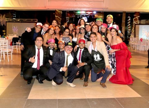 19012018 LA FOTO DEL RECUERDO.  Asistentes a festejo.