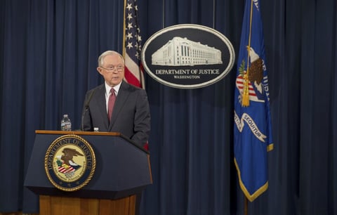 05 septiembre.- El fiscal general, Jeff Sessions, confirma que cesa el programa de acción diferido de llegada de niños emigrantes, a los que se conoce como "dreamers" ("soñadores").