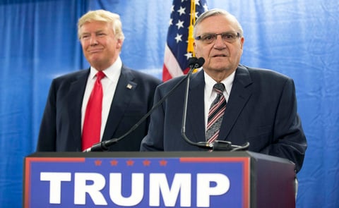 24 agosto.- Indulta al polémico sheriff de Arizona Joe Arpaio, acusado de racismo.