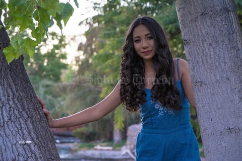 20012018 Luisa Anayancy Salazar López celebra hoy sus XV años de edad. Acompañada de sus padres, C.P. Luis Vicente Salazar Martínez y Eldih Anayancy López Escobedo, Luisa dará gracias a Dios con una eucaristía que se ofrecerá en la Parroquia de los Ángeles la tarde de hoy. El brindis se realizará en el Hotel Crowne Plaza, donde allegados a la familia disfrutarán de una velada especial. - Photobox