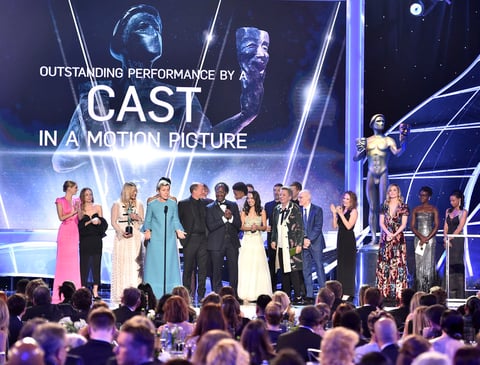 La mejor. Three billboards outisde Ebbing Missouri ganó el premio al mejor elenco en cine, equivalente a la mejor película del año, luego de derrotar a The big sick, Get out, Lady bird y Mudbound.