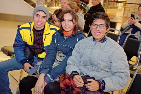 22012018 MUY CONTENTOS.  Gabriel, Fernanda y Eduardo.