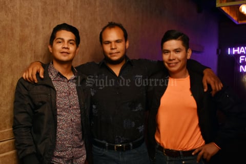 25012018 AMIGOS.  Helios, Apolo y Alejandro.