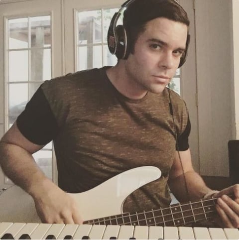 Mark Salling escribía y producía música, realizó un proyecto en solitario con el nombre artístico de Jericho.