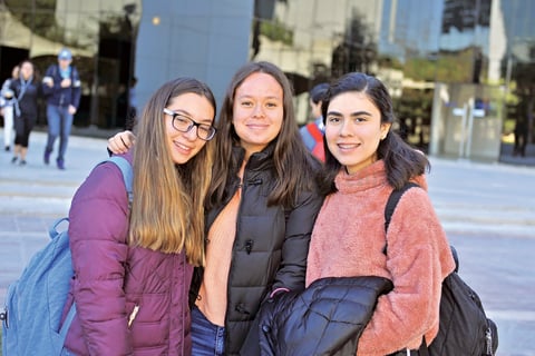 31012018 COMPAñERAS.  Monse, Valeria y Karen.