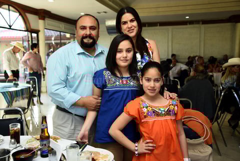 01022018 Aarón, Adriana, Valeria y María José.