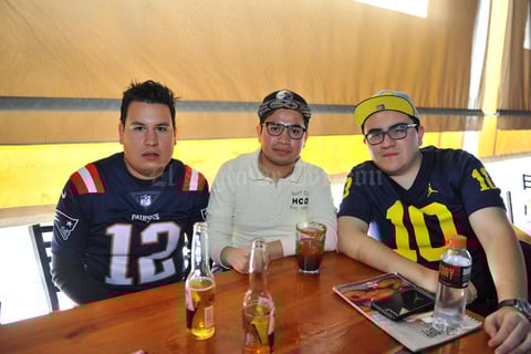 03022018 AMIGOS.  Jann, Humberto y Arath.