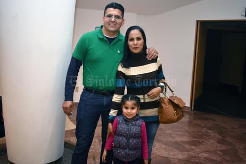03022018 EN FAMILIA.  Hugo, Selene y Megan.