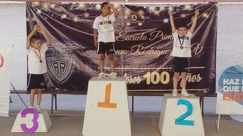 05022018 1ER. LUGAR.  Ángel Leonardo Torres Escandón ganó el primer lugar en su categoría en la carrera por los festejos de los 100 años de la Escuela Alfonso Rodríguez T. V.