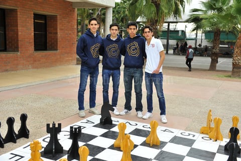 05022018 COMPAñEROS.  Gabriel, Fer, Mario y Mikel.