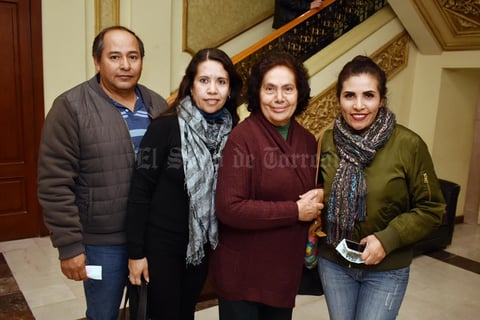 06022018 EN EL TEATRO.  Israel, Lucía, Lucía Isabel y Alejandra.