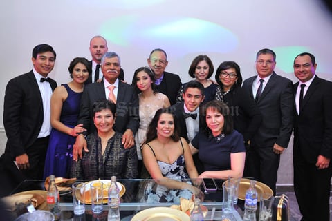 04022018 EN RECIENTE FESTEJO.  En familia.