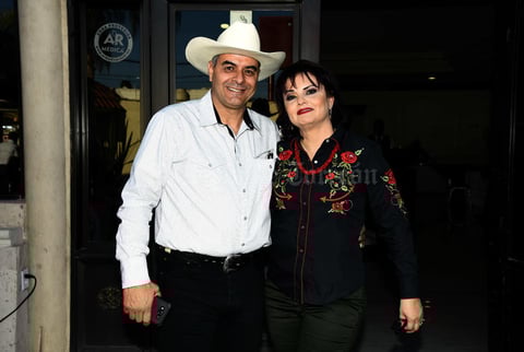 04022018 EN RECIENTE CELEBRACIóN.  Luis y Sayra.