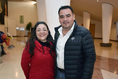 07022018 EN EL TEATRO.  Montserrat y Rubén.