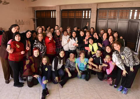 13022018 FIESTA DE CANASTILLA.  Susana Domínguez Domínguez con las invitadas al baby shower que se le organizó con motivo del nacimiento de Sarah Esperanza.