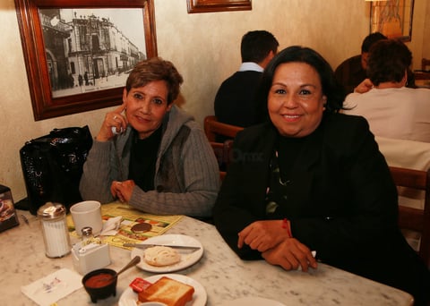 María Elena  y Dolores Galindo.