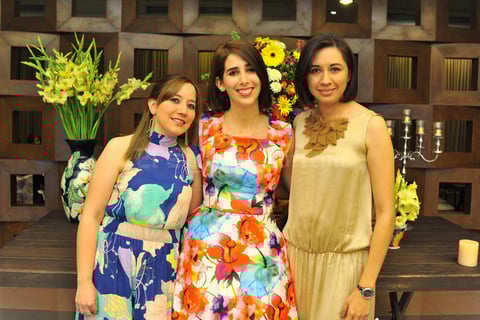 17022018 SE DESPIDE DE SU SOLTERíA.  Mayoya con Mariana y Talia.