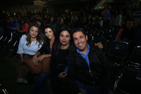 Duranguenses disfrutan concierto de Timbiriche