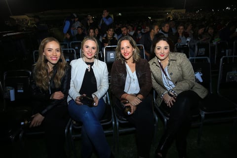 Duranguenses disfrutan concierto de Timbiriche