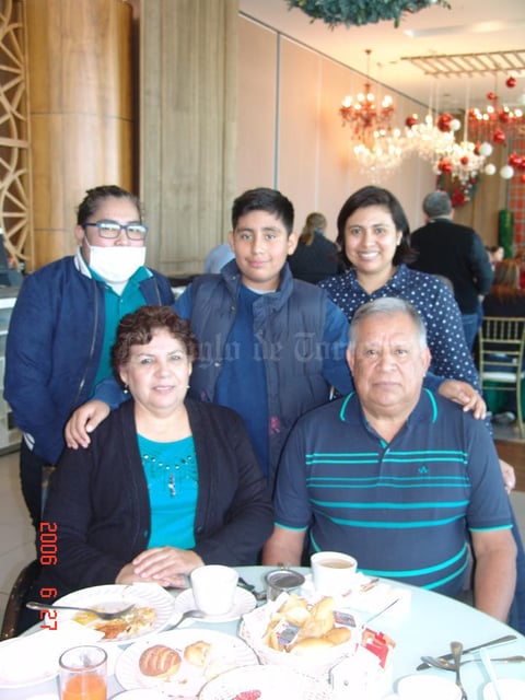 19022018 EN FAMILIA.  Valeria, Edson, Lizbeth, Lizbeth y Rogelio.