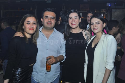 21022018 SE DIVIERTEN EN GRANDE.  Gaby, David, Sofía y Cynthia.