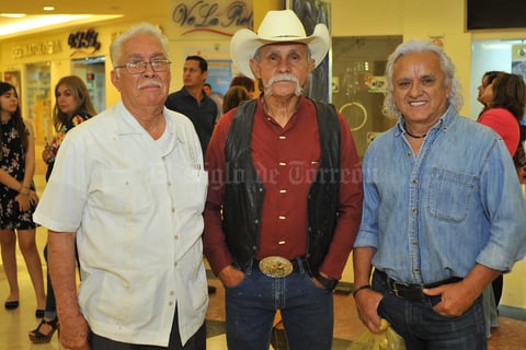 26022018 Carlos, Jesús Pérez y Freddy Peniche.