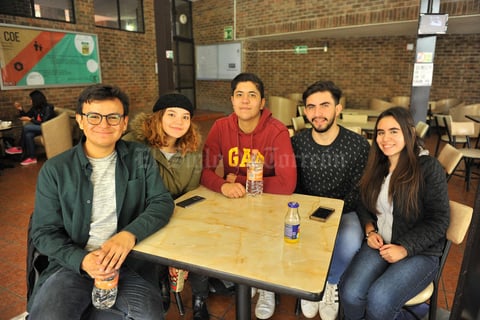 26022018 COMPAñEROS.  Uriel, Regina, Fierro, Chava y Silvia.
