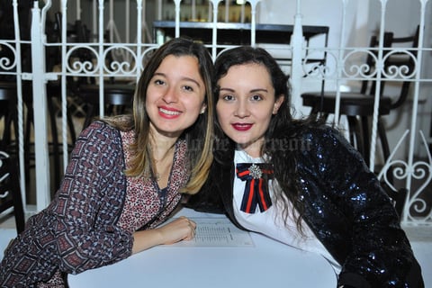 02022018 AMIGAS.  Claudia y Sharon.