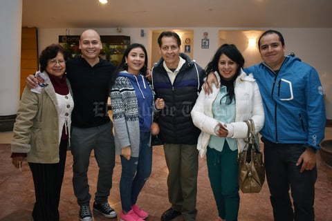 22022018 MUY CONTENTOS.  María Elena, David, Dafne, Eddie, Mary y Eduardo.