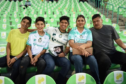 22022018 EN EL FUT.  Diego, Ángel, Carlos, Gloria y Guillermo.