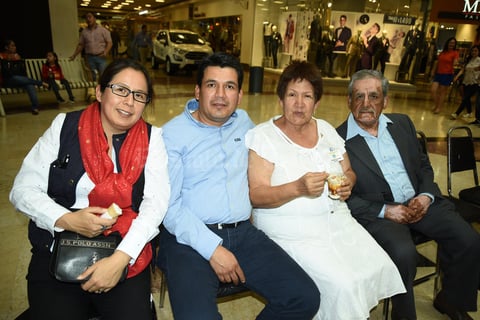 03032018 Sandra, Luis, Teresa Josefina y Juan Francisco.