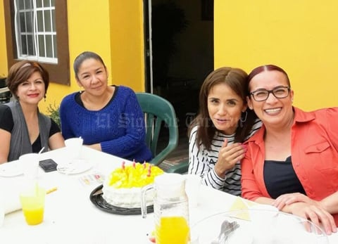 04032018 FESTEJA SU CUMPLE.  Erika Rodríguez con Nancy, Isela y Luz.