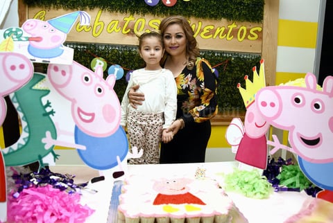 08032018 CUMPLE 5 AñOS.  Sofía Nayeli Hernández Velasco con su mamá, Nayeli Velasco.