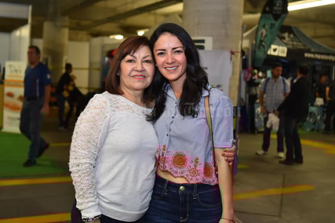 12032018 MUY CONTENTAS.  Fernanda y Rosy.