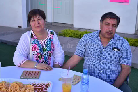 11032018 EN BINGO.  Eugenia y Margarito.