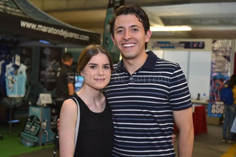 15032018 POSAN PARA LA FOTO.  Paulina e Ignacio.