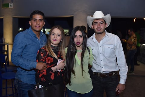 16032018 SE DIVIERTEN.  Julio, Mariana, Itzel y Pepe.