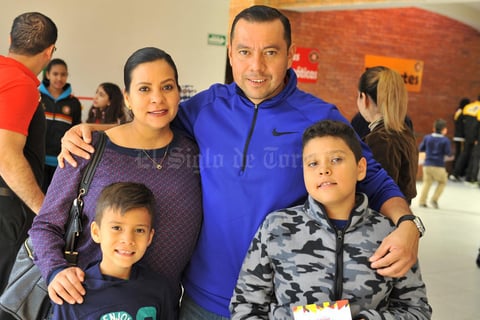 16032018 CONTENTOS.  Érick, Brenda, Roberto y Santiago.