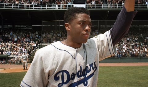 En 2013, el actor protagonizó un drama deportivo sobre la vida del jugador de béisbol, Jackie Robinson, quien vestía la camiseta número 42.