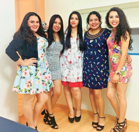 18032018 POSAN PARA LA FOTO.  Mariana Elizalde, Patricia Morales, Dulce Luján, Kendra Castro y Nereida Silva.