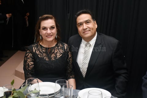 21032018 EN PAREJA.  Claudia y Rogelio.