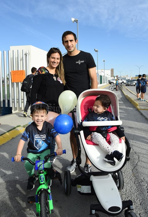 23032018 PARTICIPAN EN CARRERA ATLéTICA.   Érika, Carlos, Santiago y Catalina Izquierdoz.