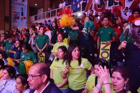 El público disfruta a lo grande del evento.